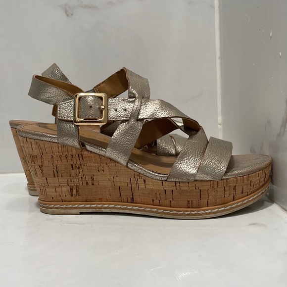 Franco Sarto Gold Wedges - Picture 5 of 9